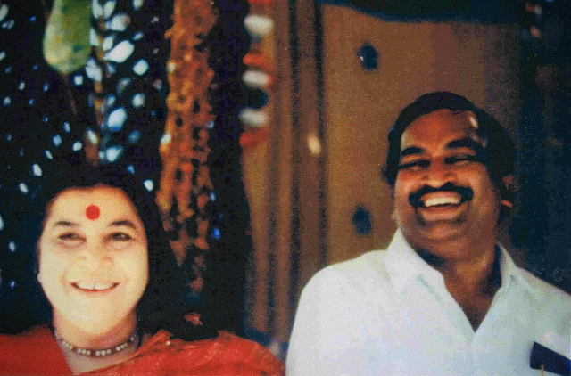 Shri Mataji mit ihrem Bruder Hemant Prasadrao Salve alias "Babamama"